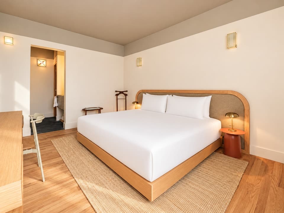 Agave, room 3C: the bed and the room