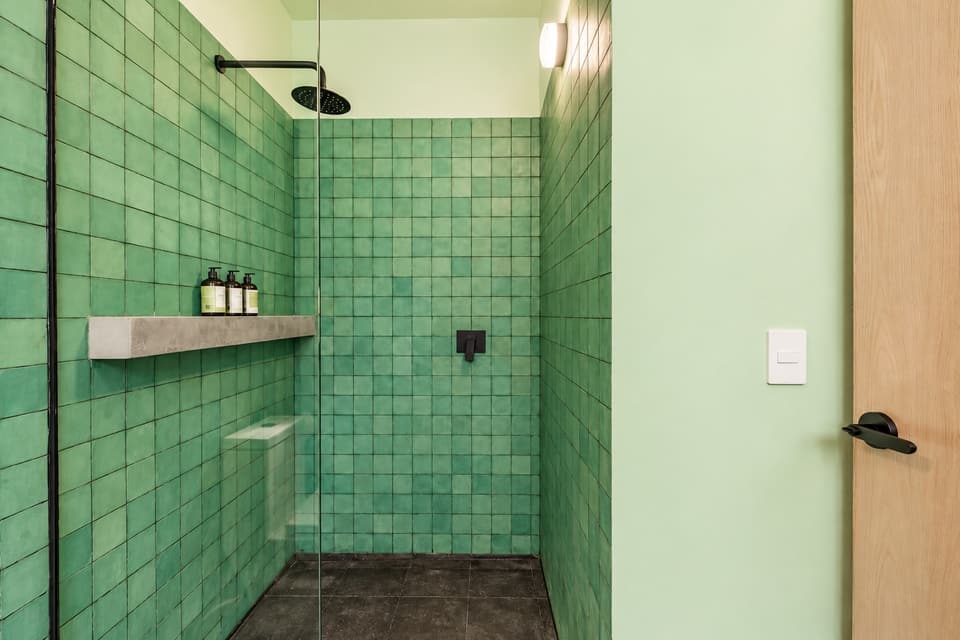 Agave, room 3C: the shower