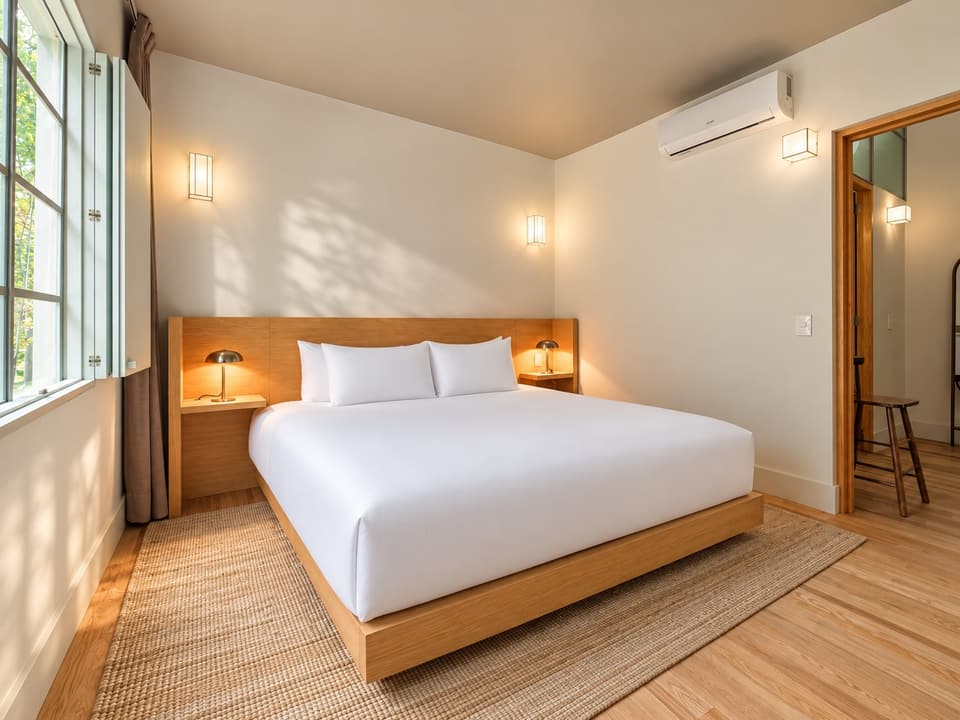 Amapola, room 1D: the bed and the room