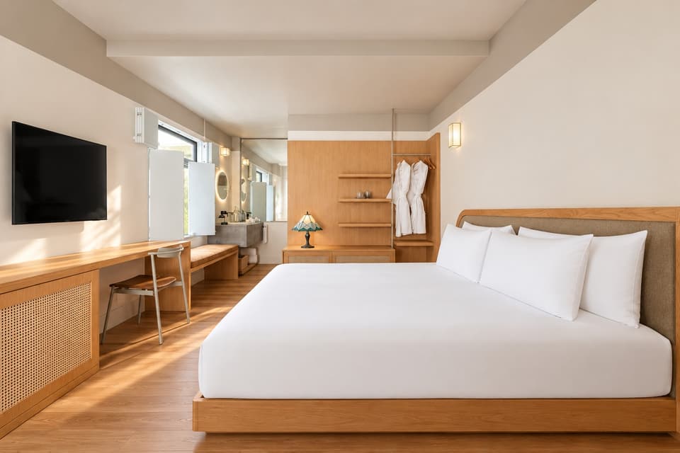 Cacao, room 1C: the bed and the room