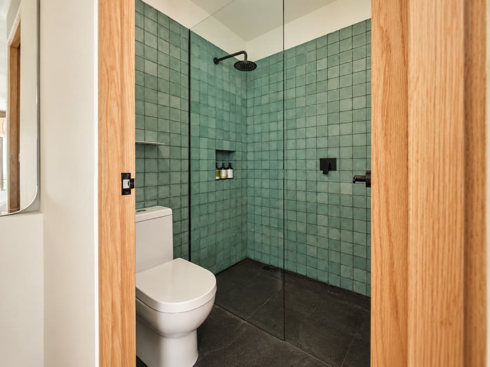 Cacao, room 1C: the shower