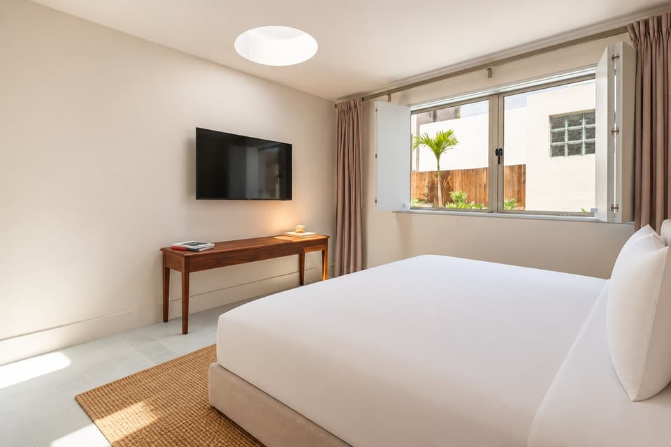 Cactus, room 3B: the bed and the room