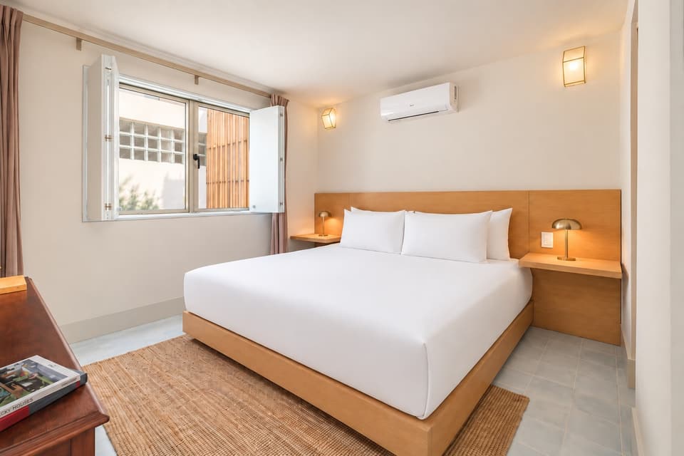 Cactus, room 3B: the bed and the room