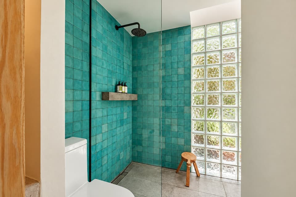 Cactus, room 3B: the shower
