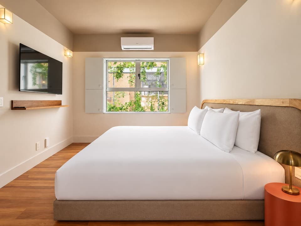 Capulín, room 2D: the bed and the room
