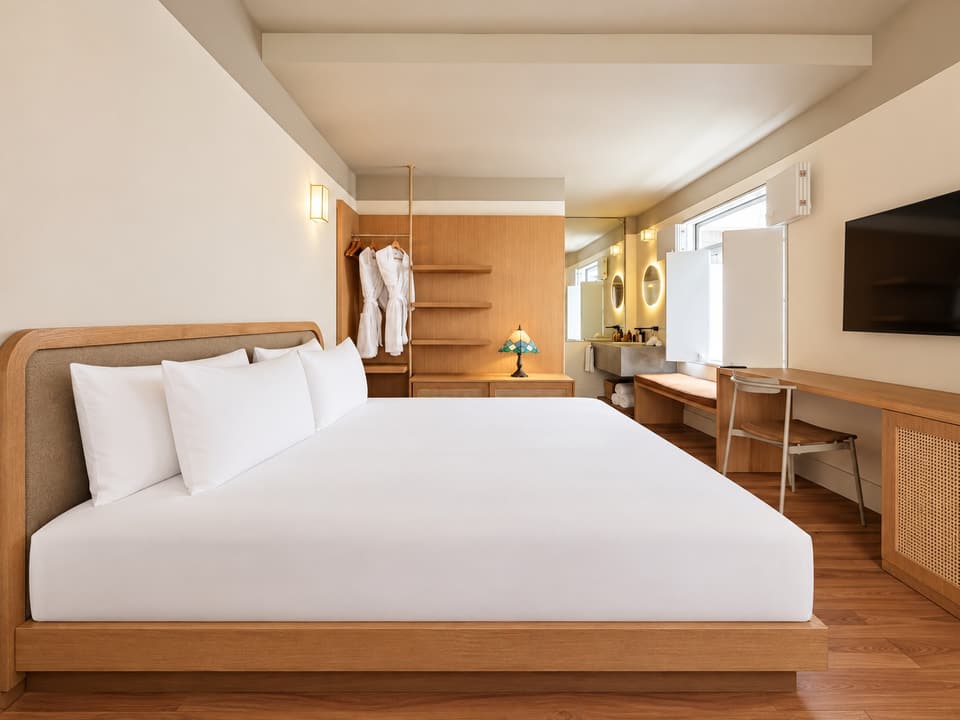 Ceiba, room 2E: the bed and the room