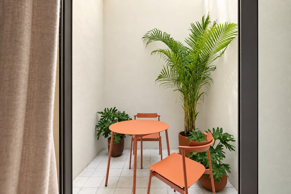 Jacaranda, room 2F: the patio