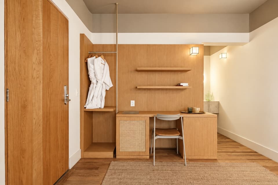 Jacaranda, room 2F: the wardrobe with robes