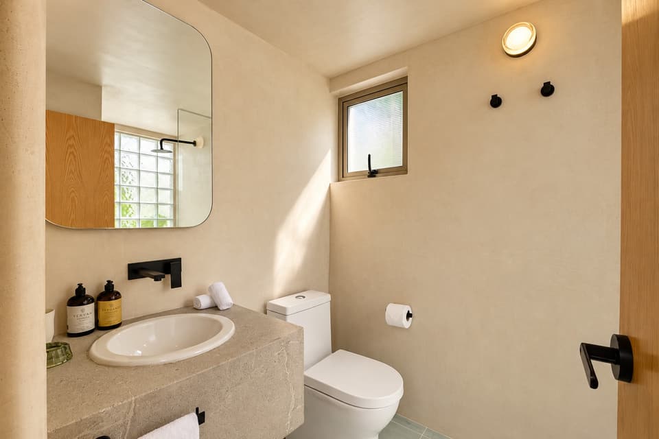 Maguey, room 3A: the bathroom