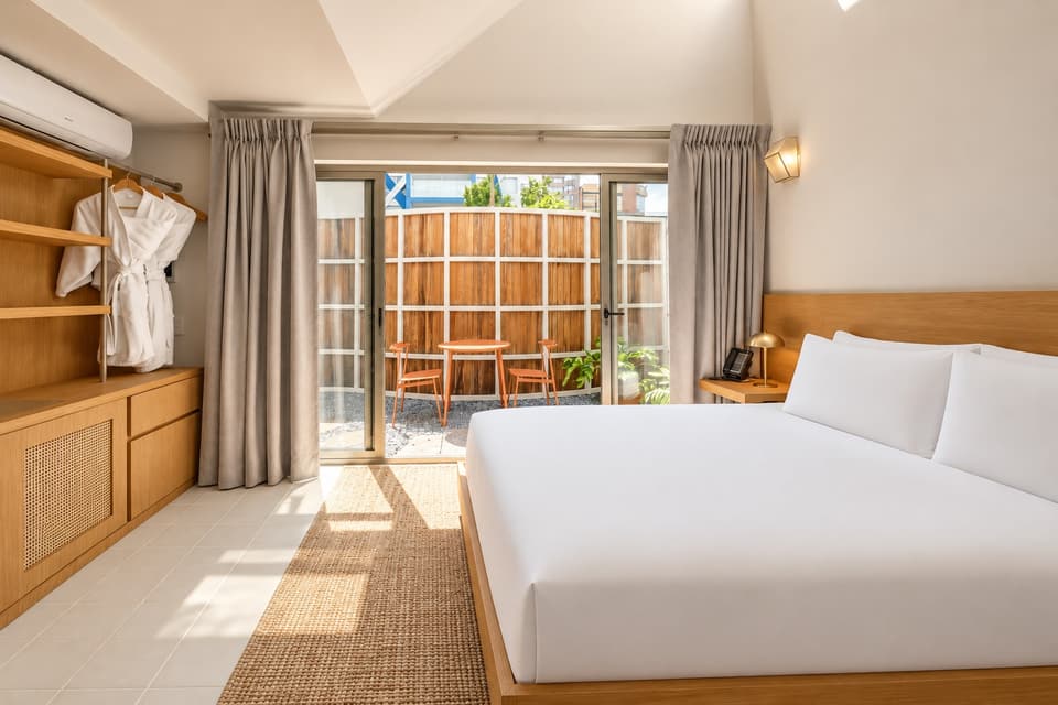 Maguey, room 3A: the bed and the room
