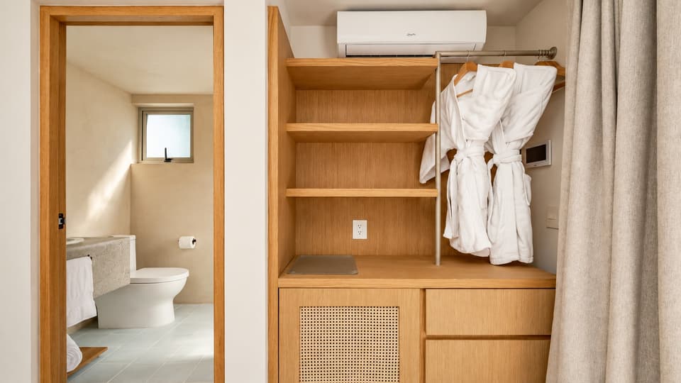 Maguey, room 3A: the wardrobe with robes