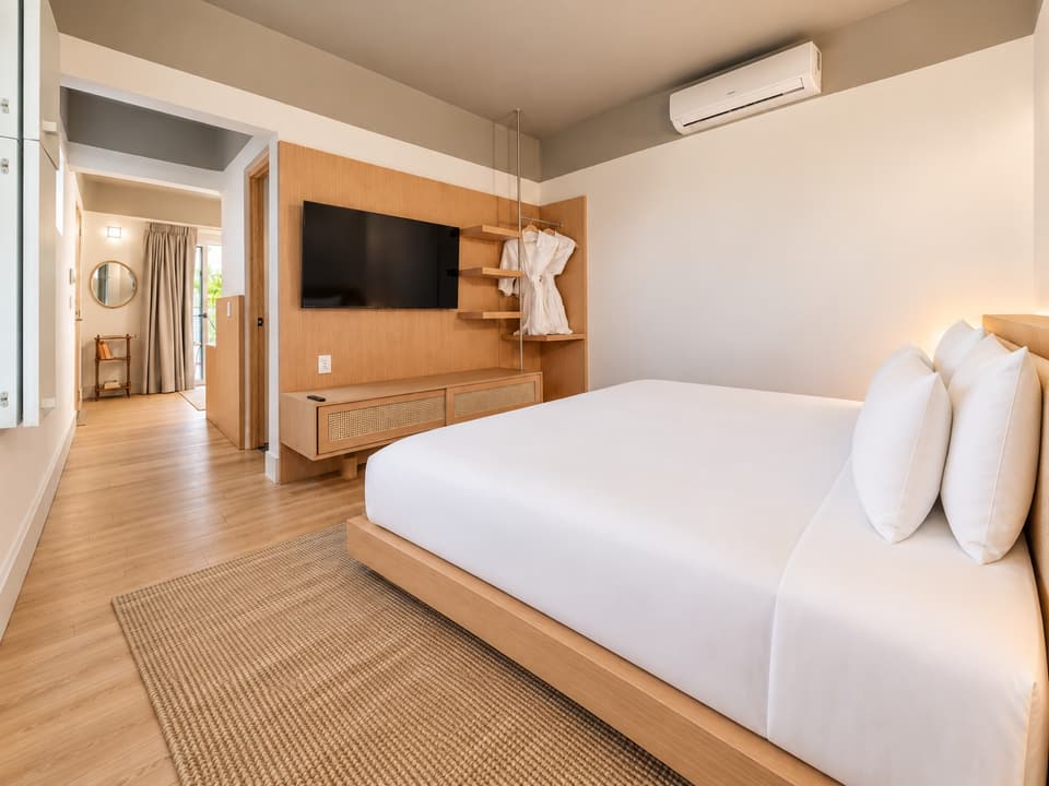 Mezquite, room 2B: the bed and the room