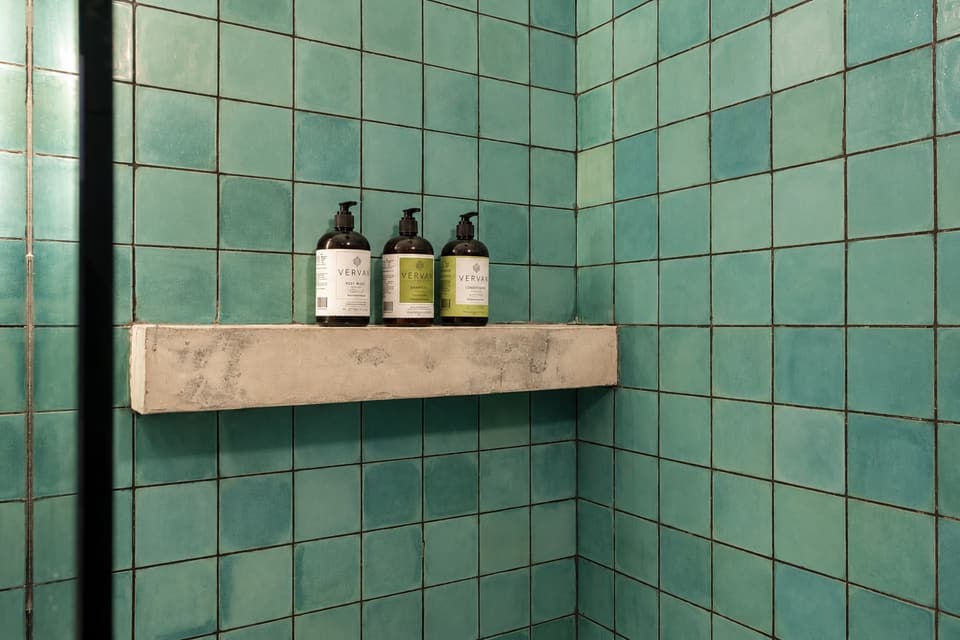 Mezquite, room 2B: a bathroom detail