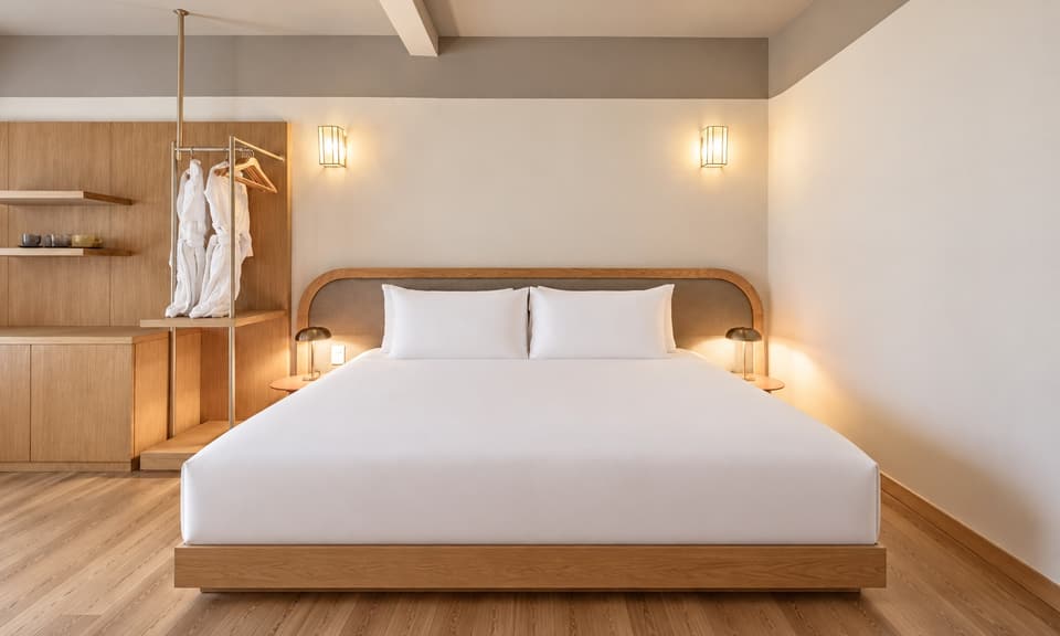 Ocote, room 2C: the bed and the room