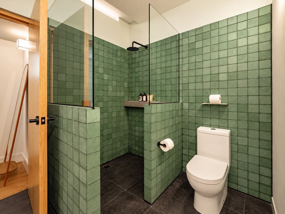 Zacate, room 2A: the shower